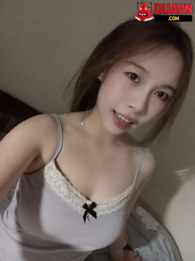 Thiên thần mặt dâm, vạch mâm show bím