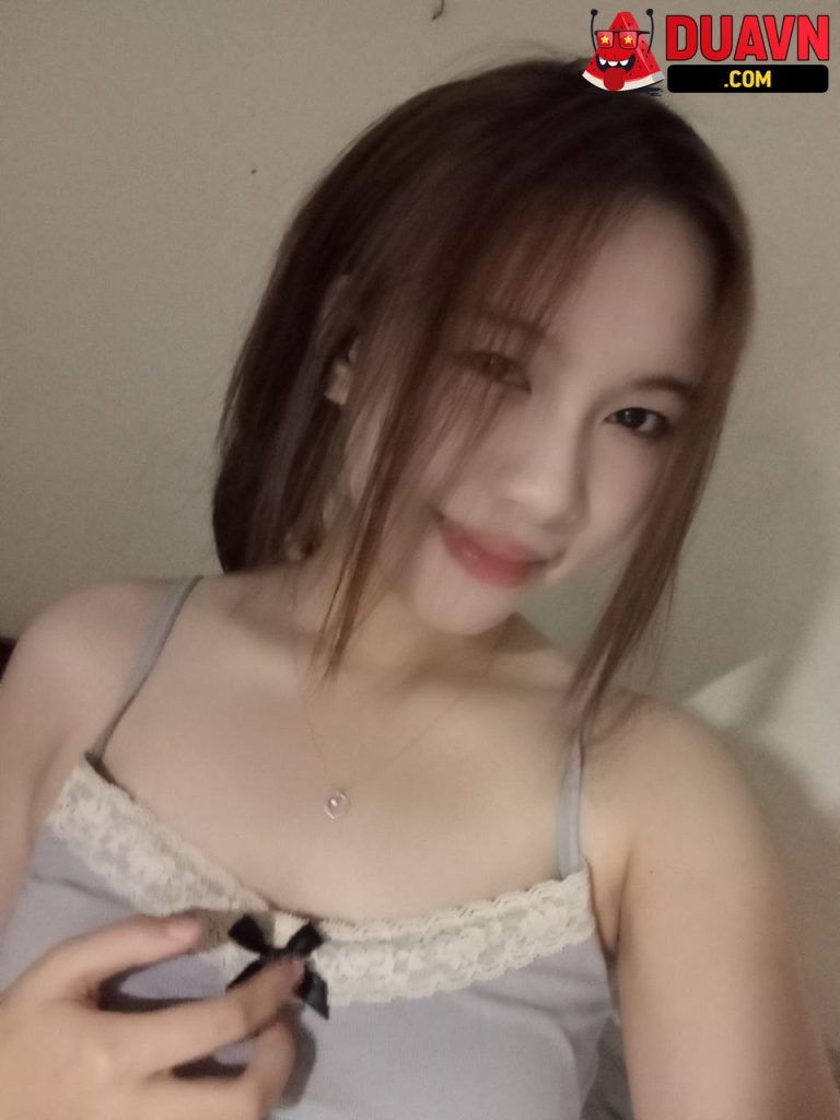 Thiên thần mặt dâm, vạch mâm show bím