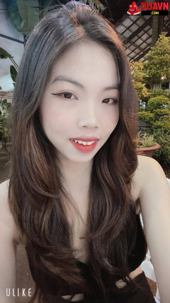 Thu Hà – gái dâm thích đút sextoy vào đít