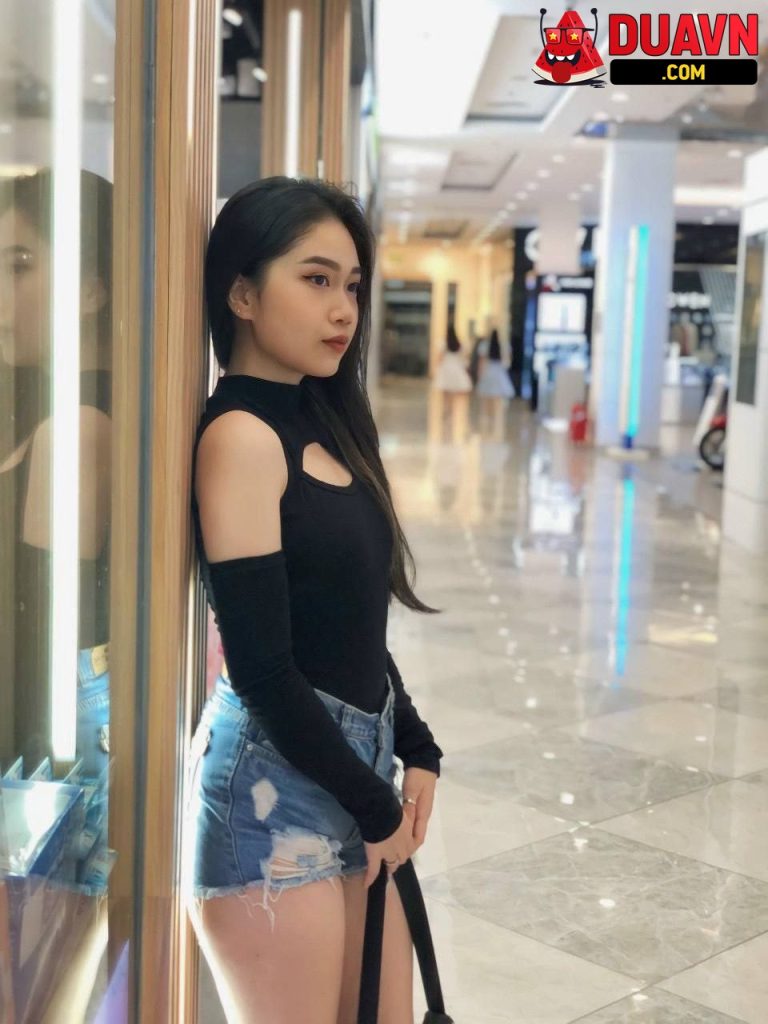 Mặt đĩ dáng ngon lại thích bạo dâm
