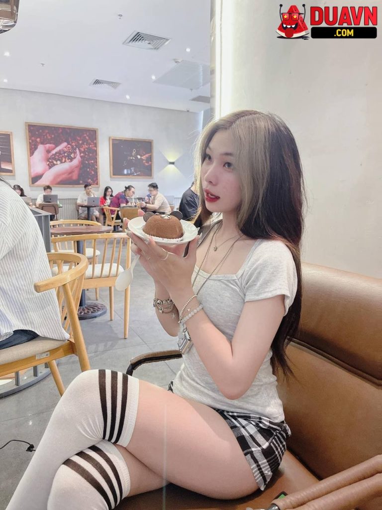 Nhật Hạ IG – Em gái với độ dâm vô đối