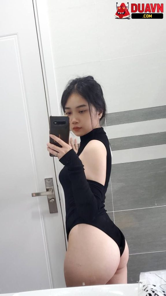 Mặt đĩ dáng ngon lại thích bạo dâm