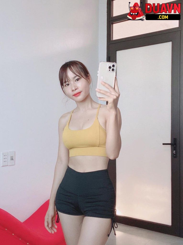 Yên Phạm – Gái spa với quả body gây nứng cực mạnh