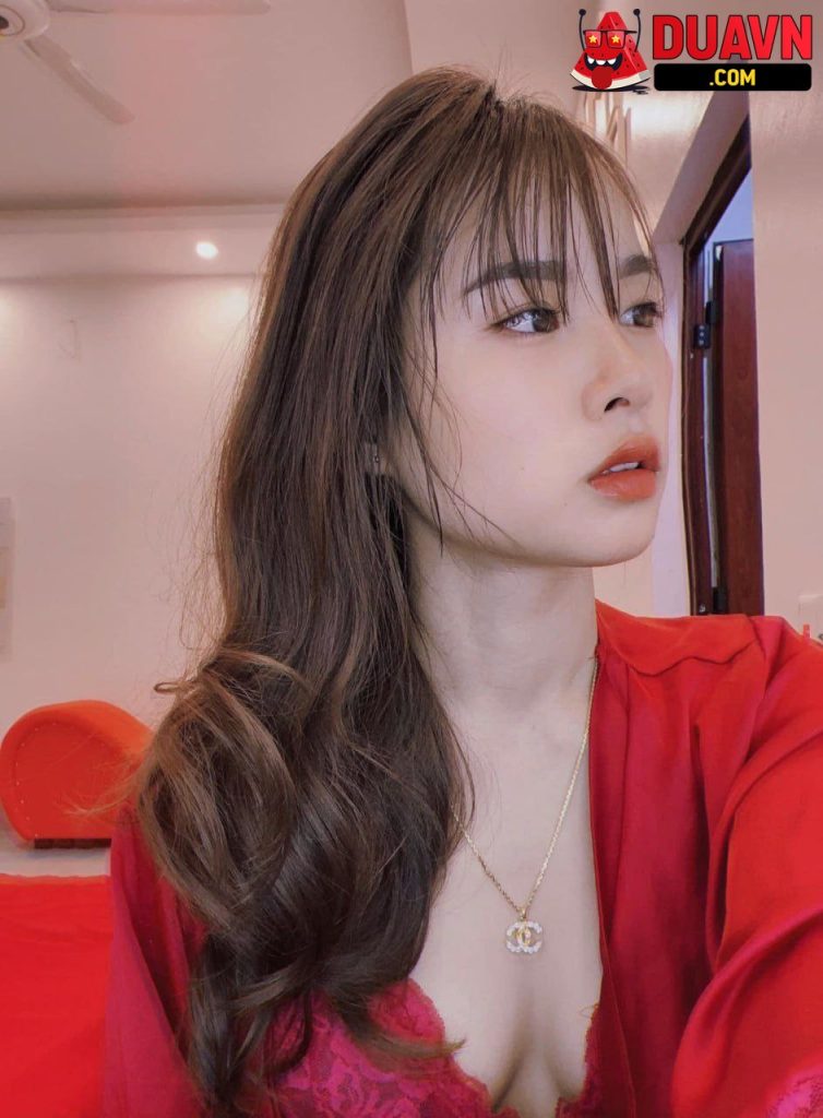 Yên Phạm – Gái spa với quả body gây nứng cực mạnh