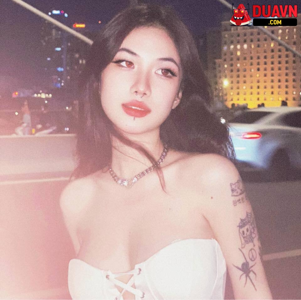 Xinh gái như này xứng đáng có 10 người yêu