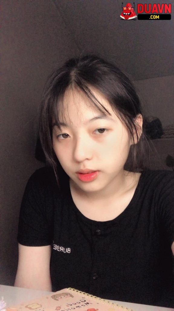 Thần dâm mỗi ngày call video sex với trai lạ