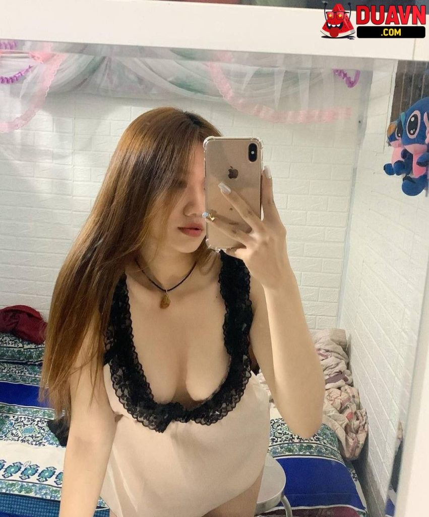 Hoàng Ngô An Thuyên – Gái gym mông to thích show hàng