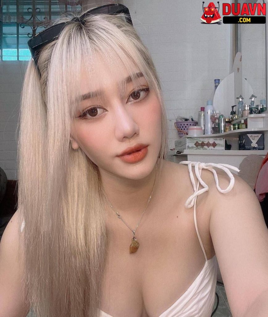 Hoàng Ngô An Thuyên – Gái gym mông to thích show hàng