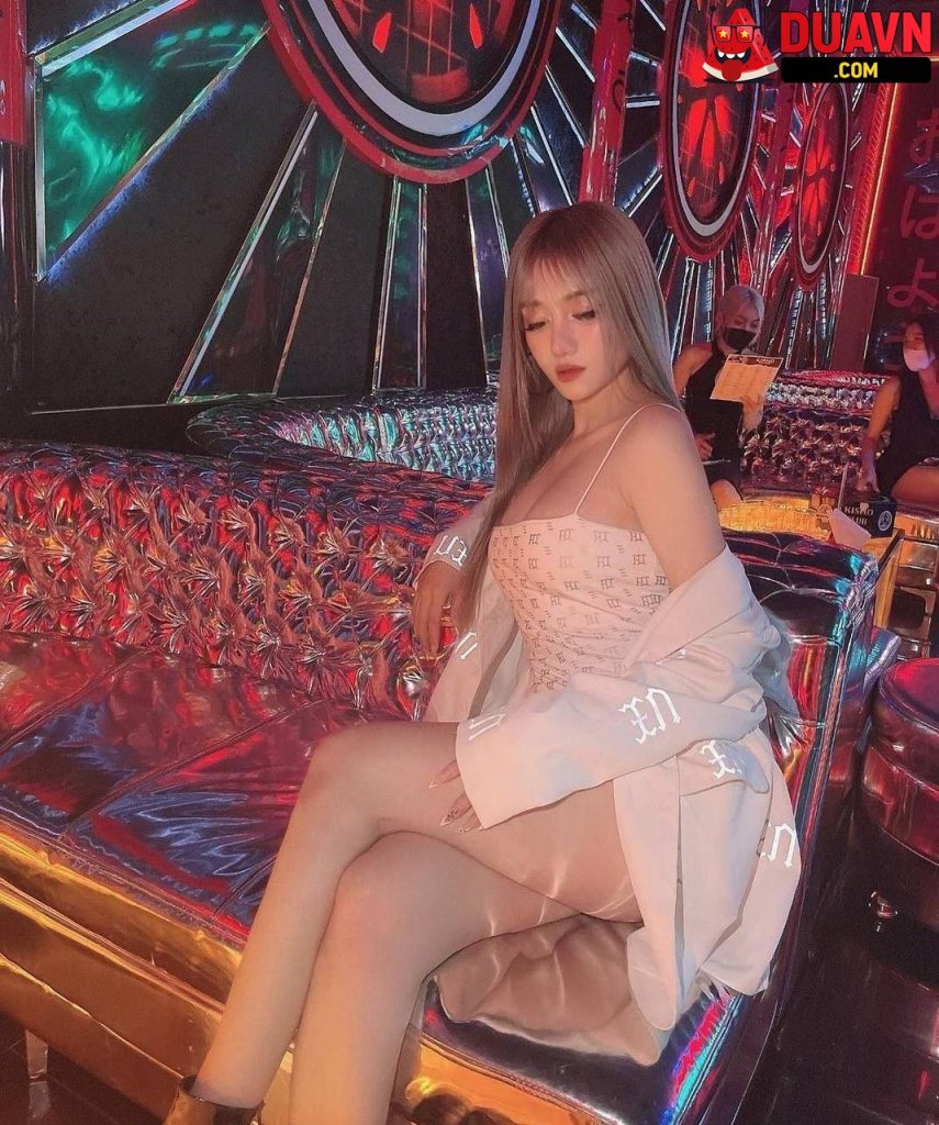 Hoàng Ngô An Thuyên – Gái gym mông to thích show hàng