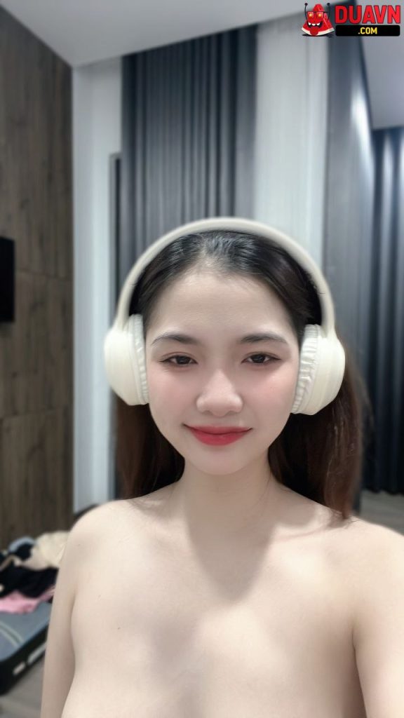 Bích Ngọc – da trắng body cực ngon lộ ảnh và clip full không che