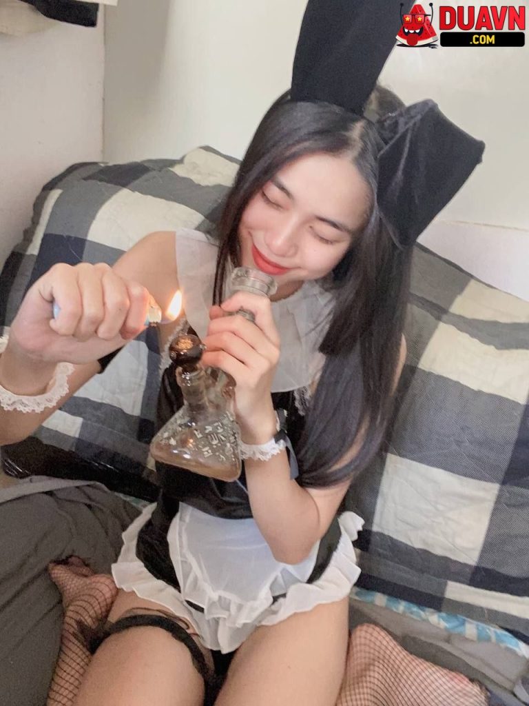 Em gái có sở thích mặc đồ thỏ khi địt nhau