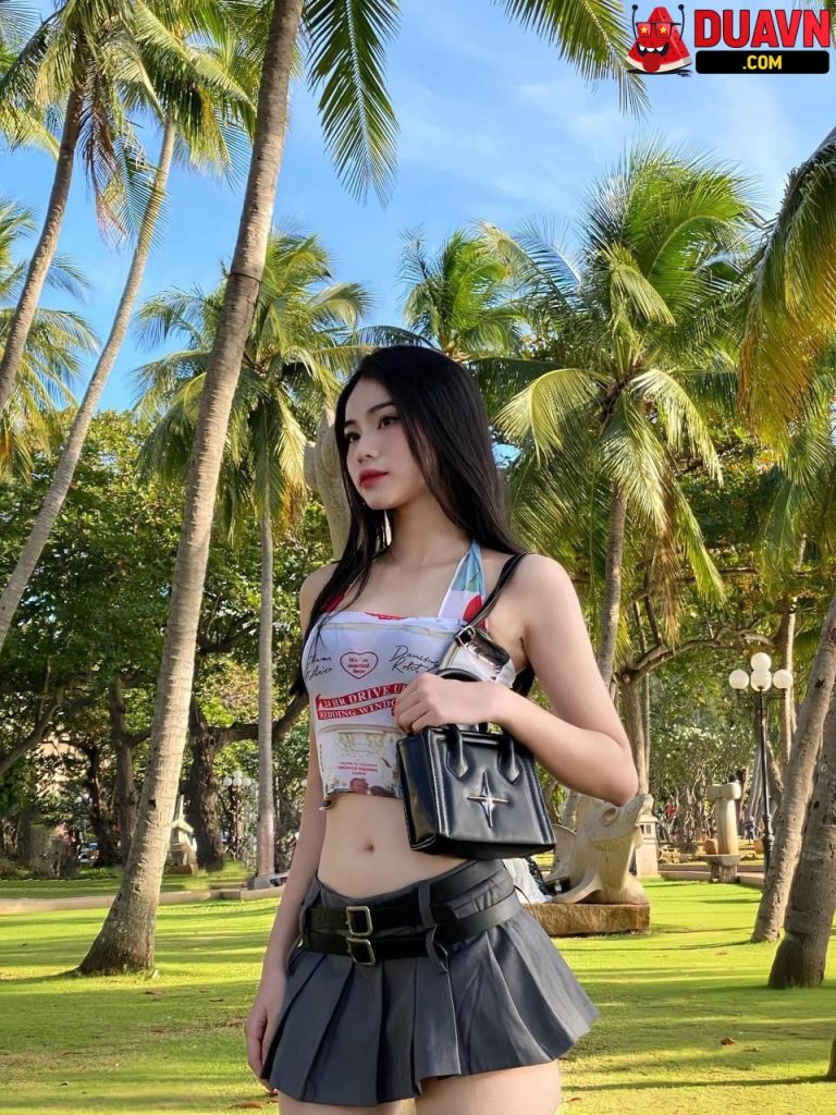 Em gái có sở thích mặc đồ thỏ khi địt nhau