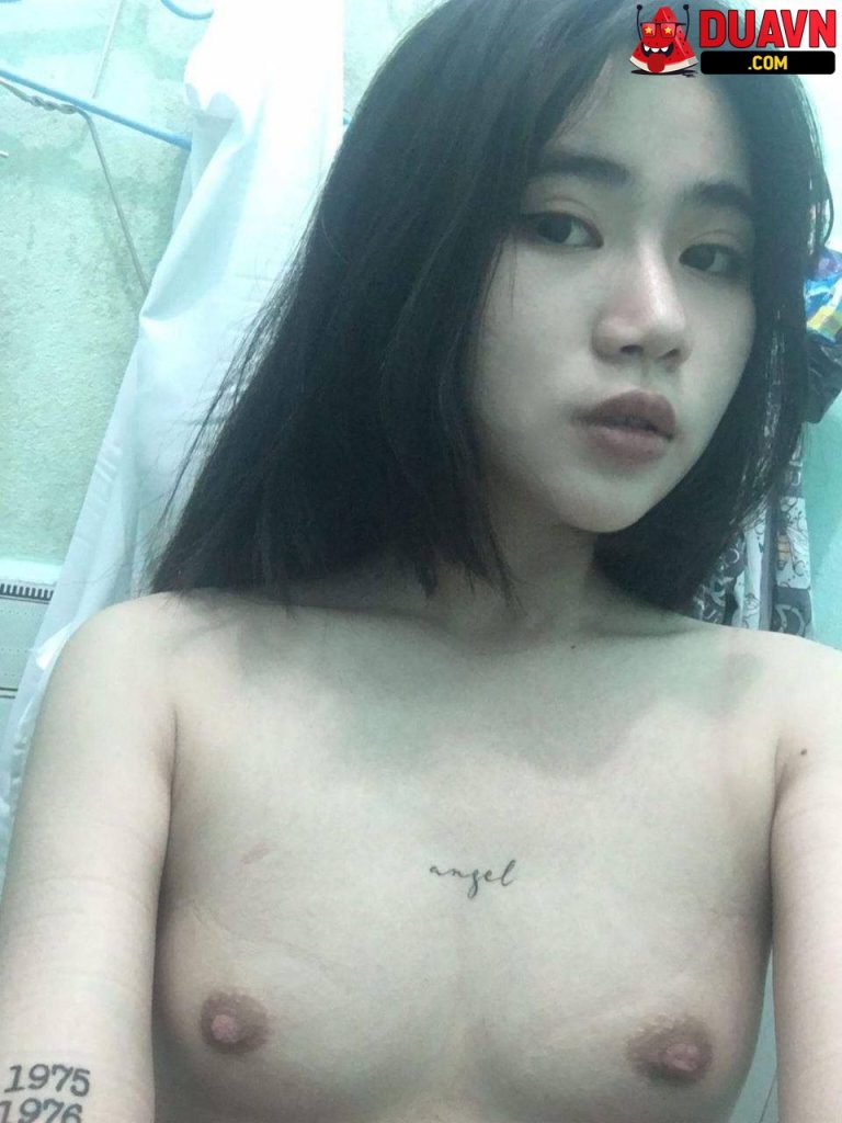 Hoài Ngọc – Gái non khoe body trong tà áo dài