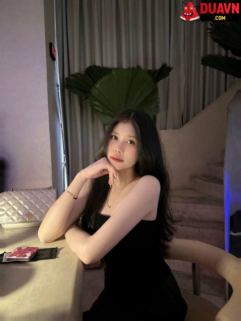 Jenny Phạm – Hot girl Phú Thọ lộ clip bú cu bạn trai