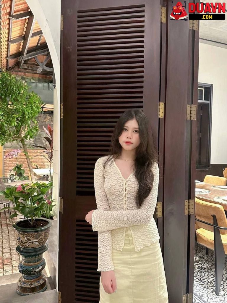Jenny Phạm – Hot girl Phú Thọ lộ clip bú cu bạn trai