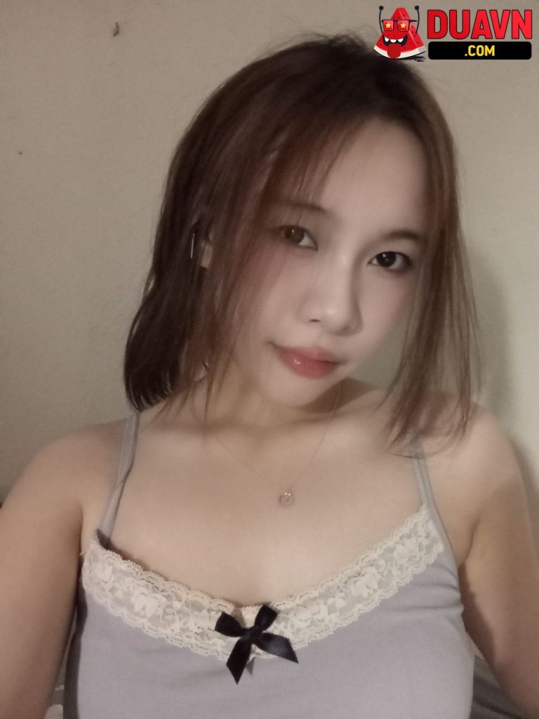 Thiên thần mặt dâm, vạch mâm show bím