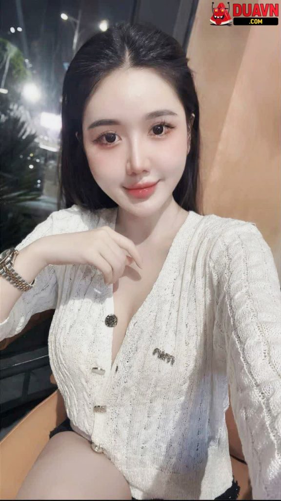 Mai Nguyễn – Hot girl lộ clip khoe vú, bú cu cực hot