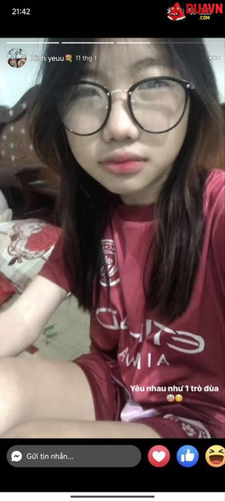 Ngọc Huyền – Gái mới lớn vú to bị dụ call sex show cả mặt