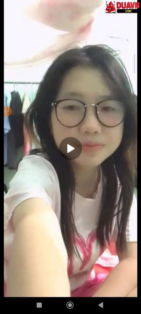 Ngọc Huyền – Gái mới lớn vú to bị dụ call sex show cả mặt