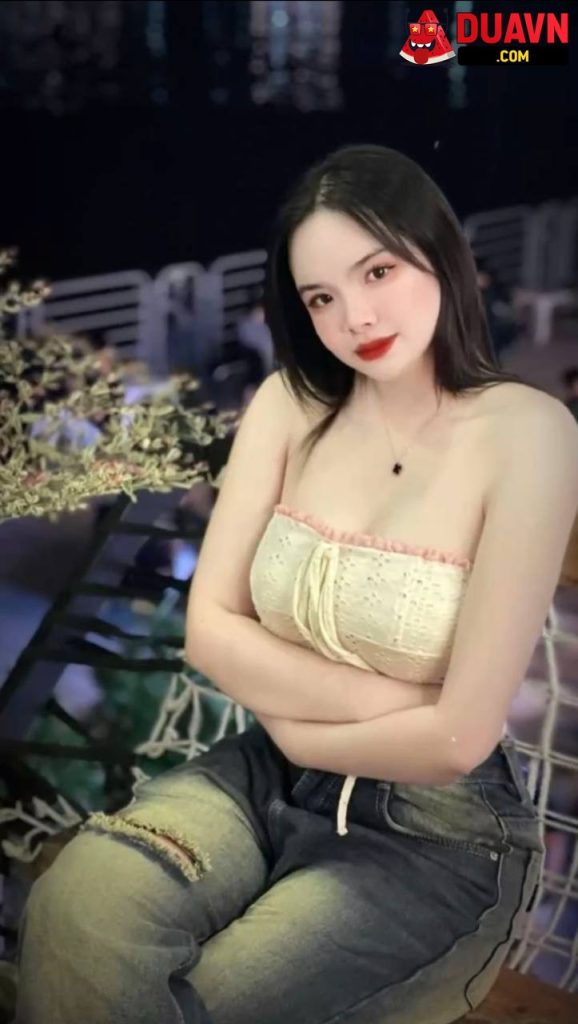 Phạm Nguyễn Ngọc Thy – Em Chubby lộ clip show hàng