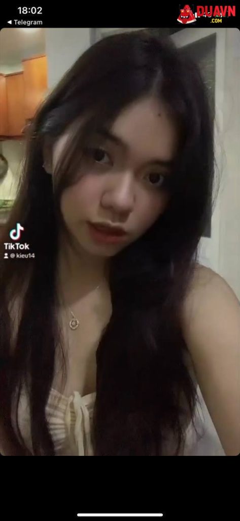 Thanh Kiều – Gái nứng móc lồn chảy nước