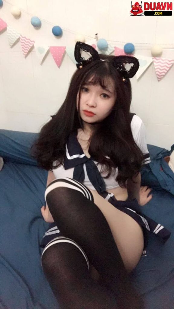 Tiên – Nhân viên TGDĐ lộ clip bú cu xuất tinh lên mặt