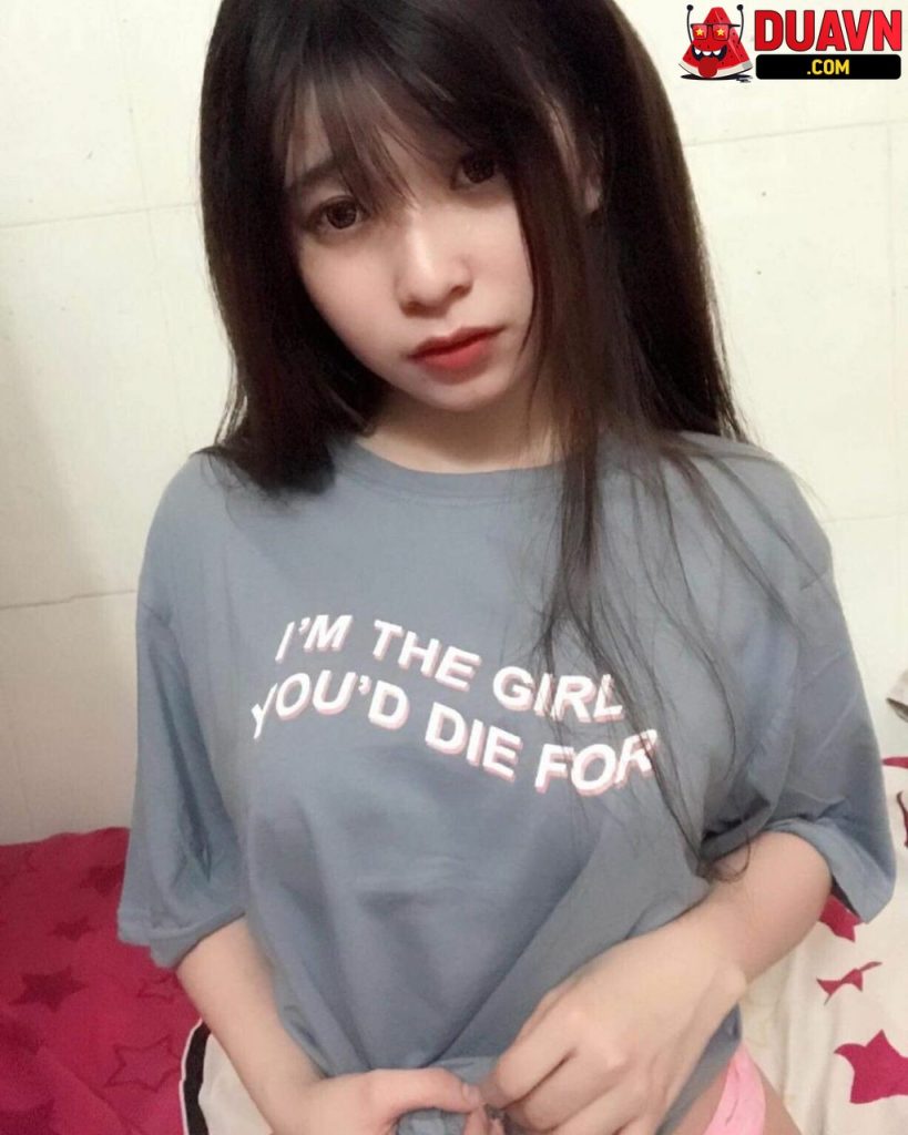 Tiên – Nhân viên TGDĐ lộ clip bú cu xuất tinh lên mặt