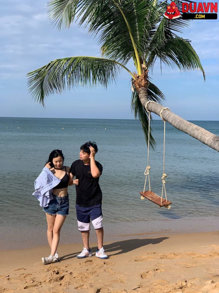 Em ghệ dâm thích bắn tinh lên mặt