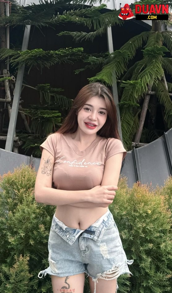 Lại một em vú to hơn đầu