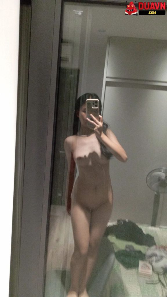 Bảo Trân – Gái non show hàng body mơn mởn