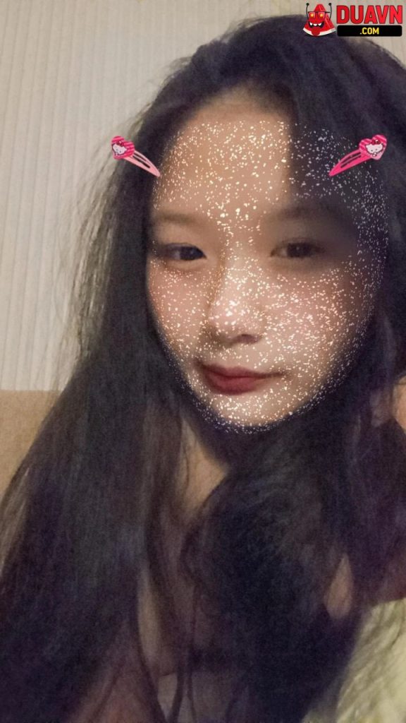Bảo Trân – Gái non show hàng body mơn mởn