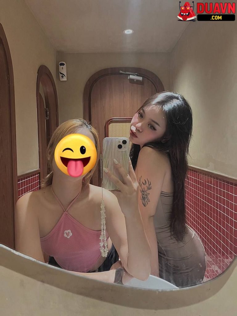 Ngày làm công sở tối về địt nhau trên ghế tình yêu