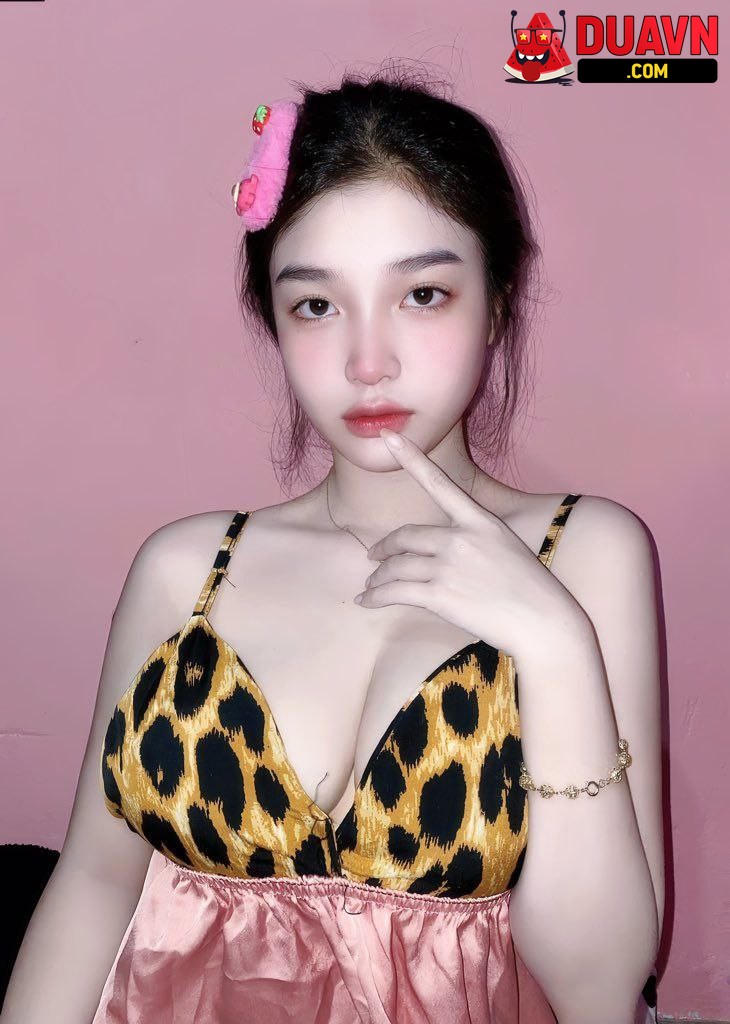 Em sinh viên ngọt nước lộ clip địt nhau với bạn trai