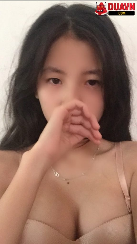 Mặt học sinh nhưng body phụ huynh
