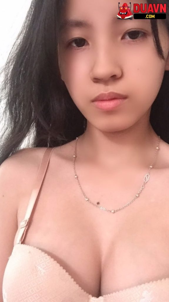 Mặt học sinh nhưng body phụ huynh