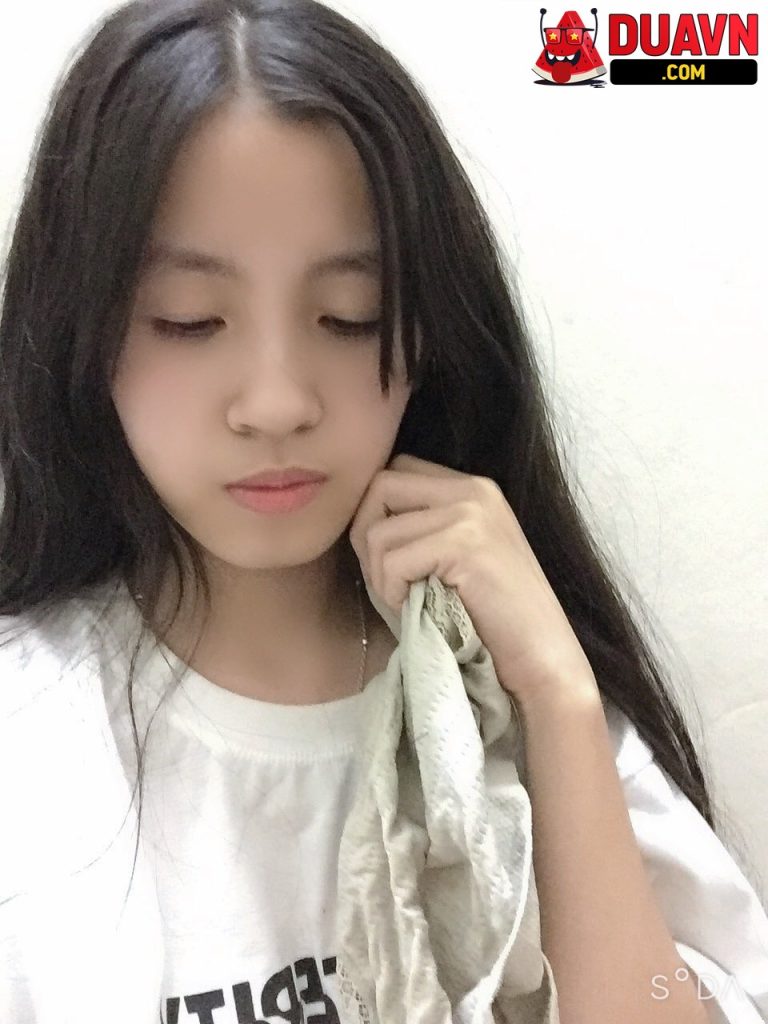 Mặt học sinh nhưng body phụ huynh