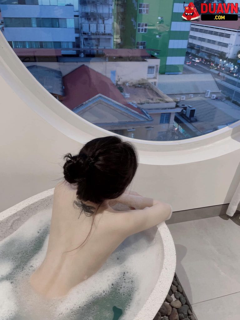 Lanh Nguyen – Hot girl Gia Lai lộ clip sex với bạn trai