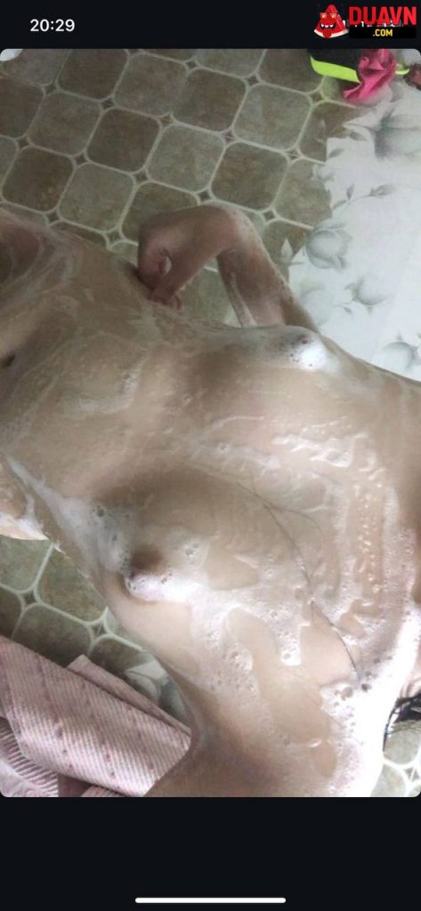 Chi Mai – Gái non mặt xinh bím hồng