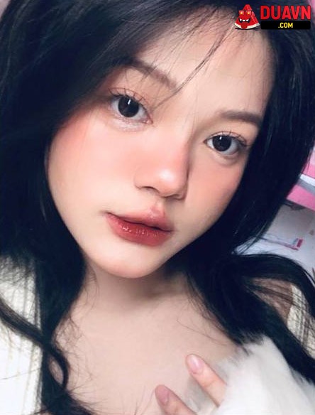 Chi Mai – Gái non mặt xinh bím hồng
