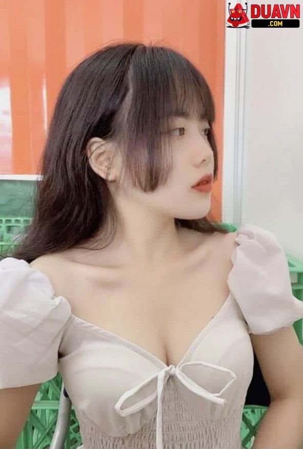Rau sinh viên mông to trắng tròn