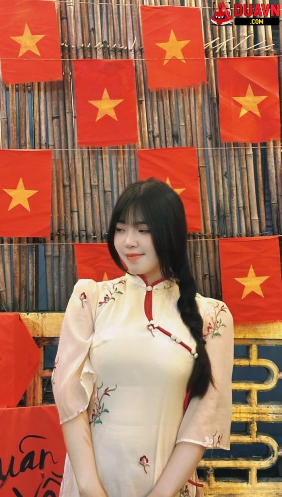 Nguyễn Đặng Thu Hằng – Lộ clip thủ dâm + bị địt co giật