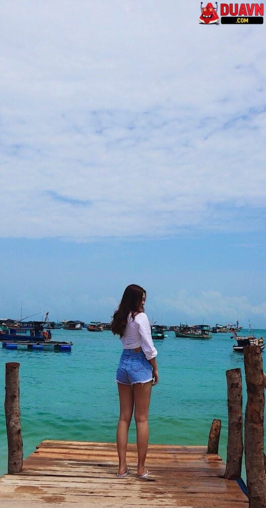Em ghệ vú to lông rậm siêu dâm