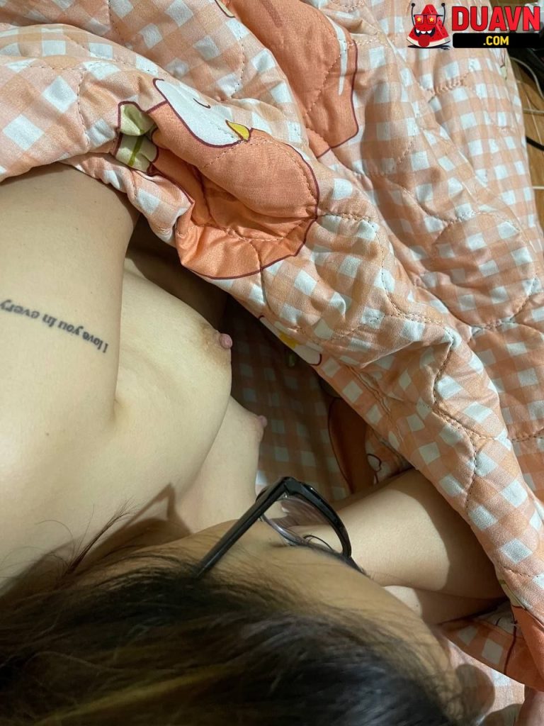 Em kính cận bú cu có nghề