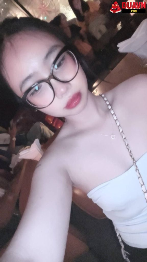 Em kính cận bú cu có nghề