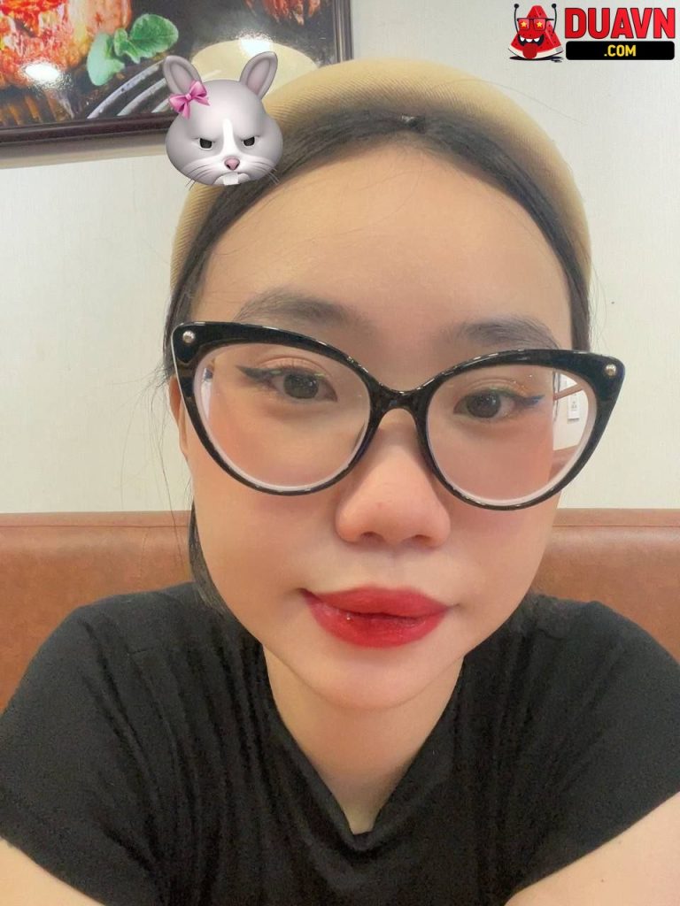 Em kính cận bú cu có nghề