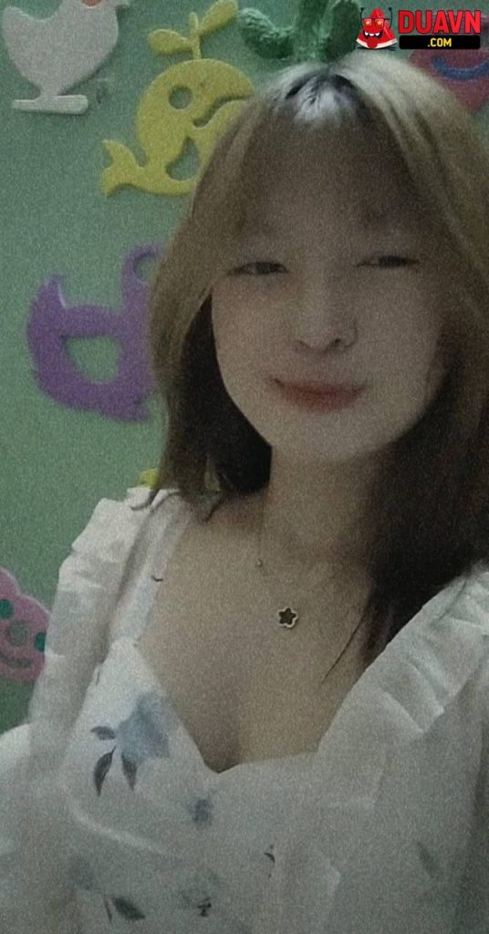 Mặt baby nhưng tâm hồn dâm đãng, thích móc lồn