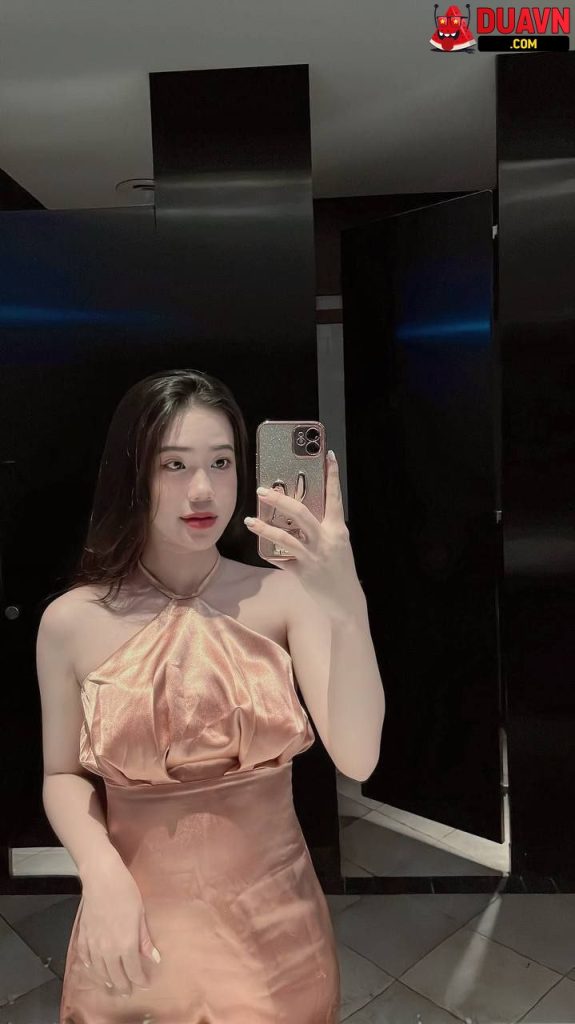 Gái Spa cực xinh dạng háng khoe bím