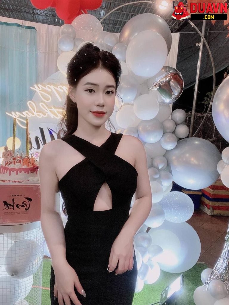 Gái Spa cực xinh dạng háng khoe bím
