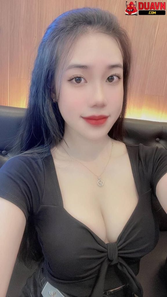 Gái Spa cực xinh dạng háng khoe bím
