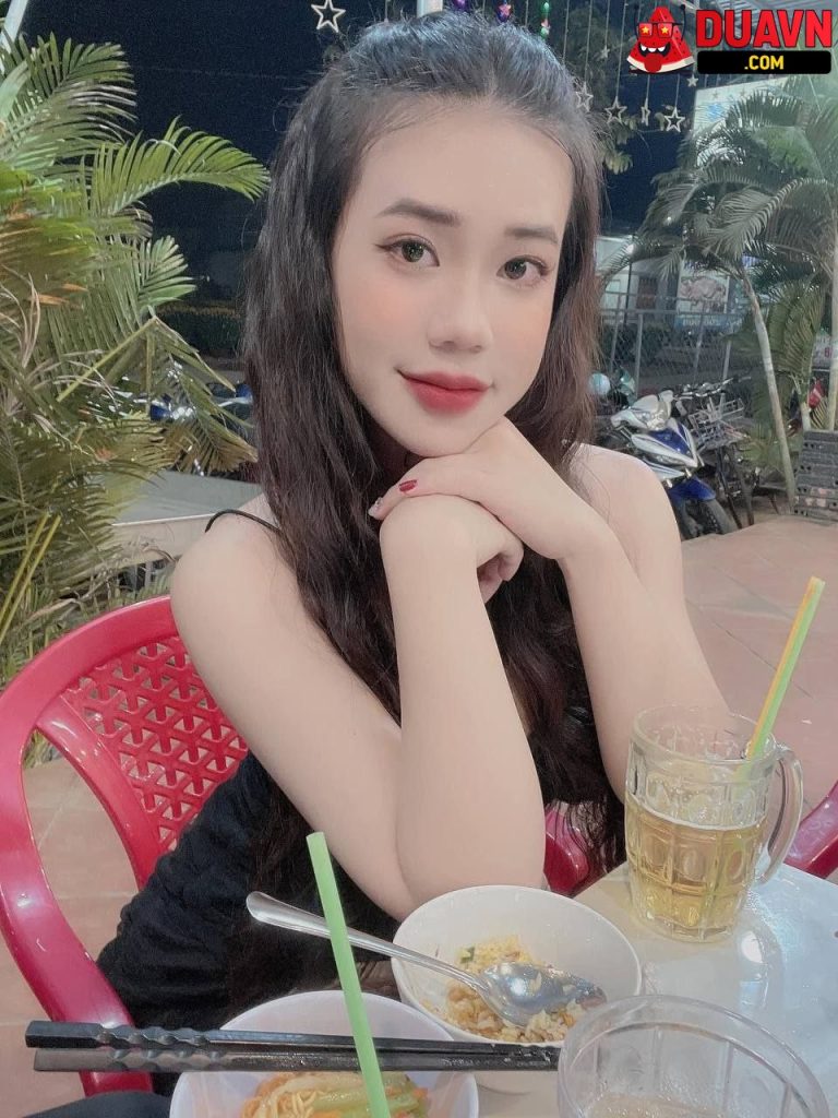 Gái Spa cực xinh dạng háng khoe bím